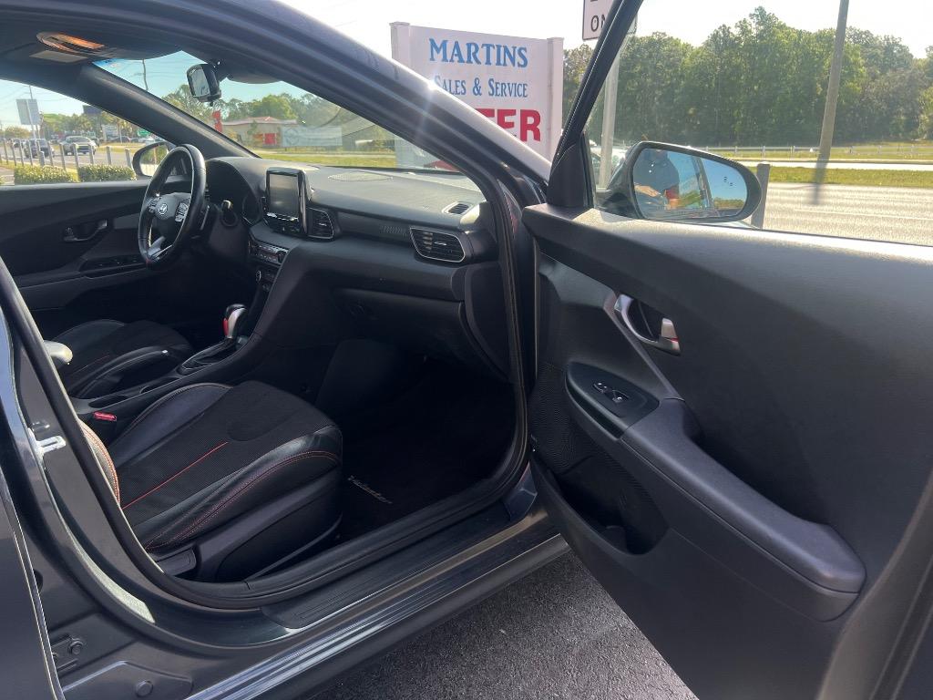 2019 Hyundai Veloster Premium photo