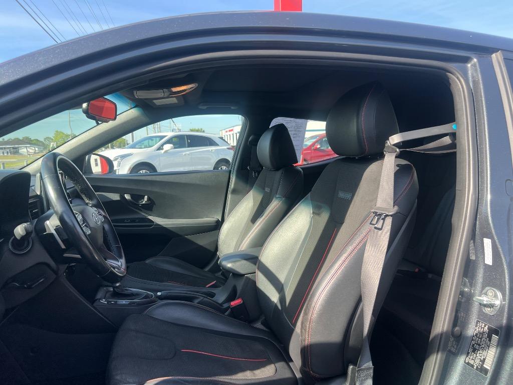 2019 Hyundai Veloster Premium photo
