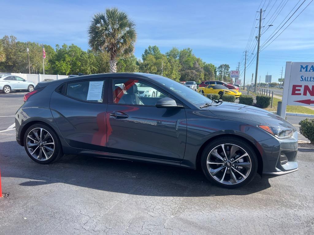 2019 Hyundai Veloster Premium photo