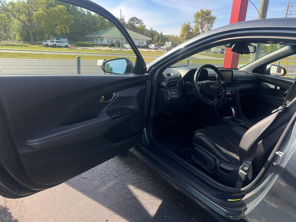 2019 Hyundai Veloster Premium photo