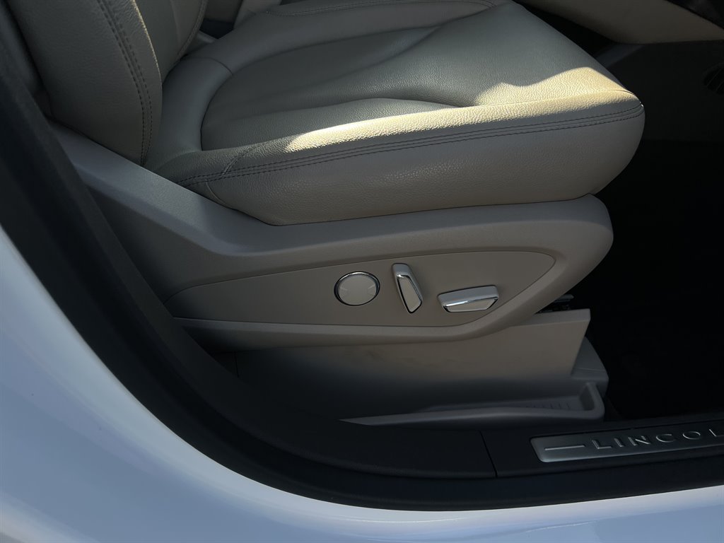 2022 Lincoln Nautilus - $27,995