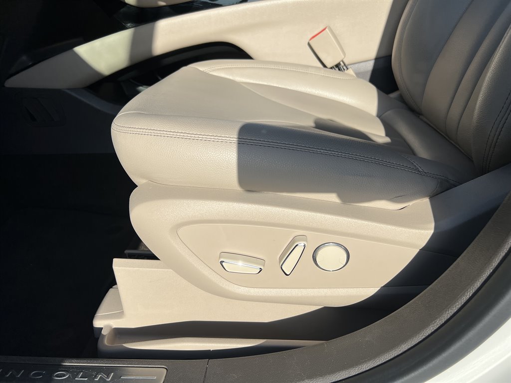 2022 Lincoln Nautilus - $27,995