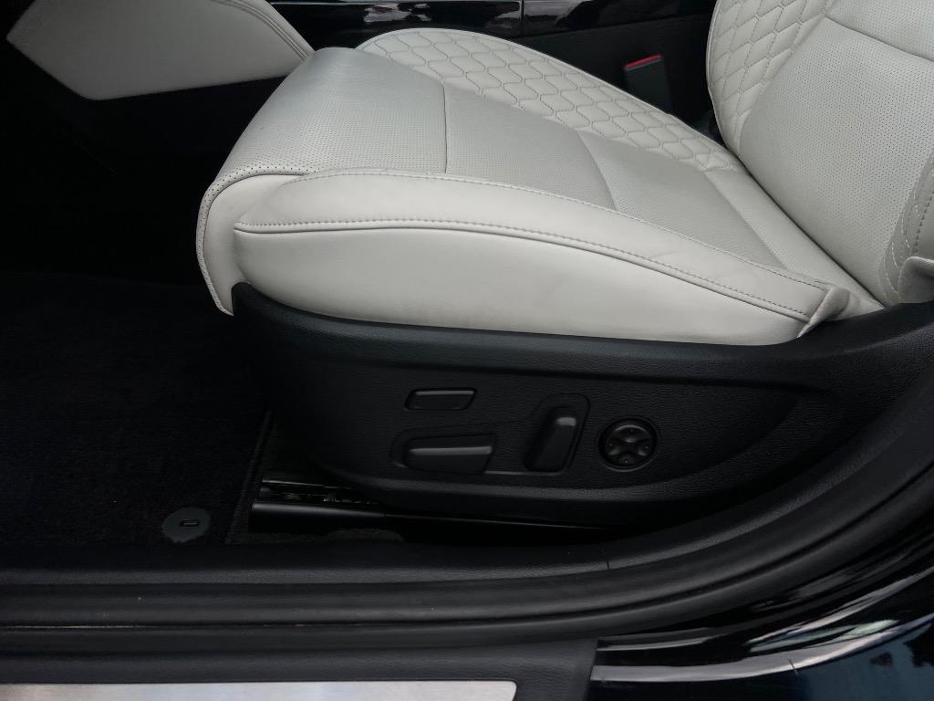 2018 Kia Cadenza - $19,995