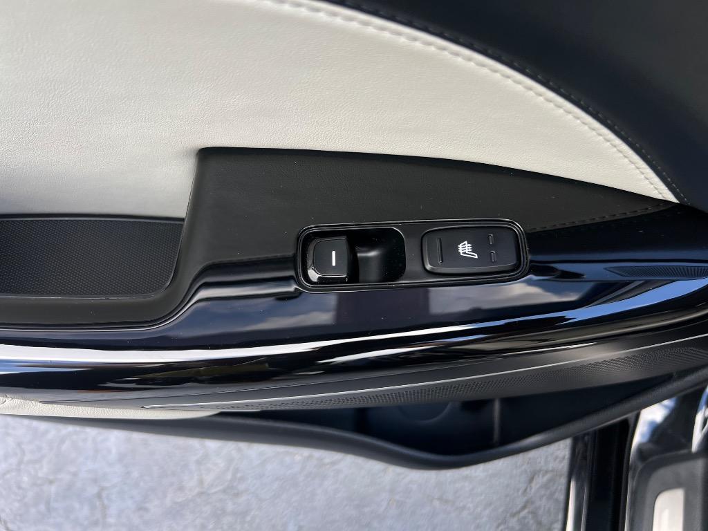 2018 Kia Cadenza - $19,995