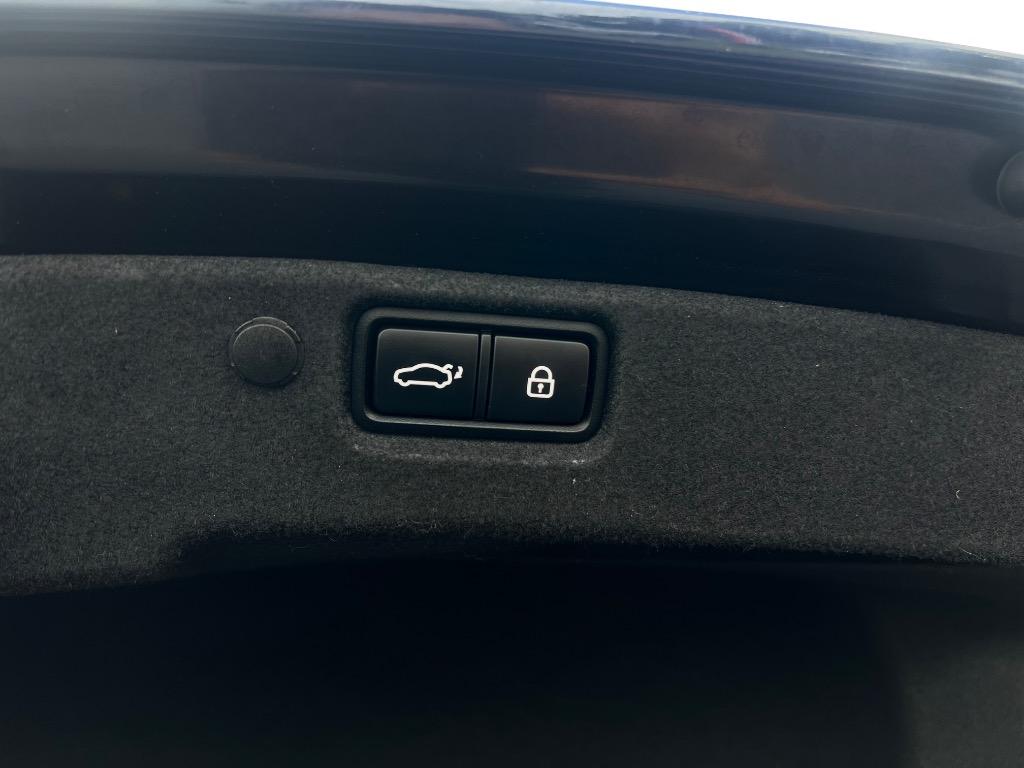 2018 Kia Cadenza - $19,995