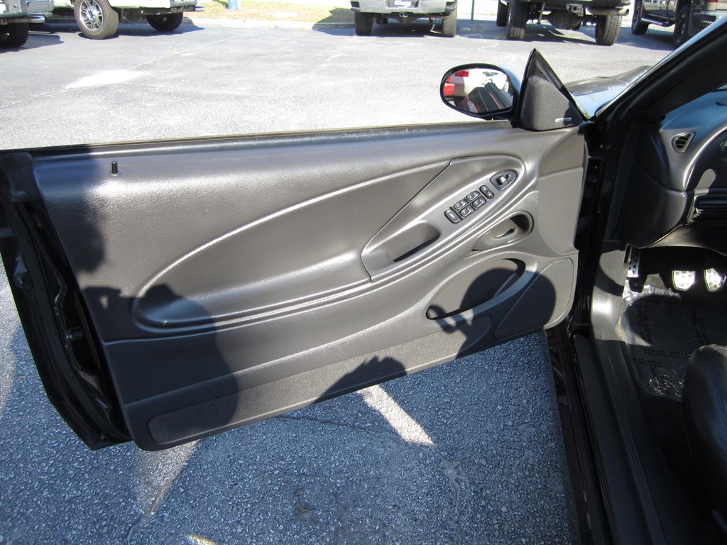 2003 Ford Mustang SVT Cobra photo