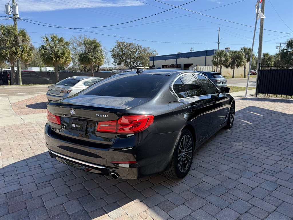2019 BMW 5-Series 530i photo