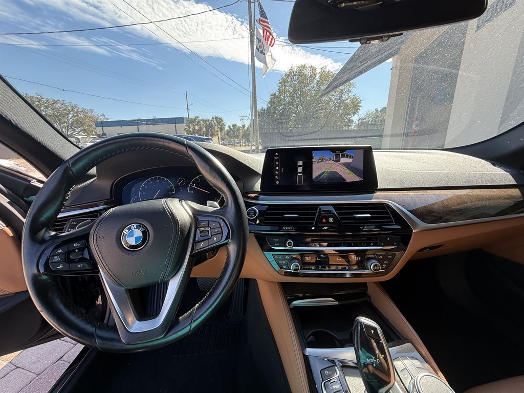 2019 BMW 5-Series 530i photo