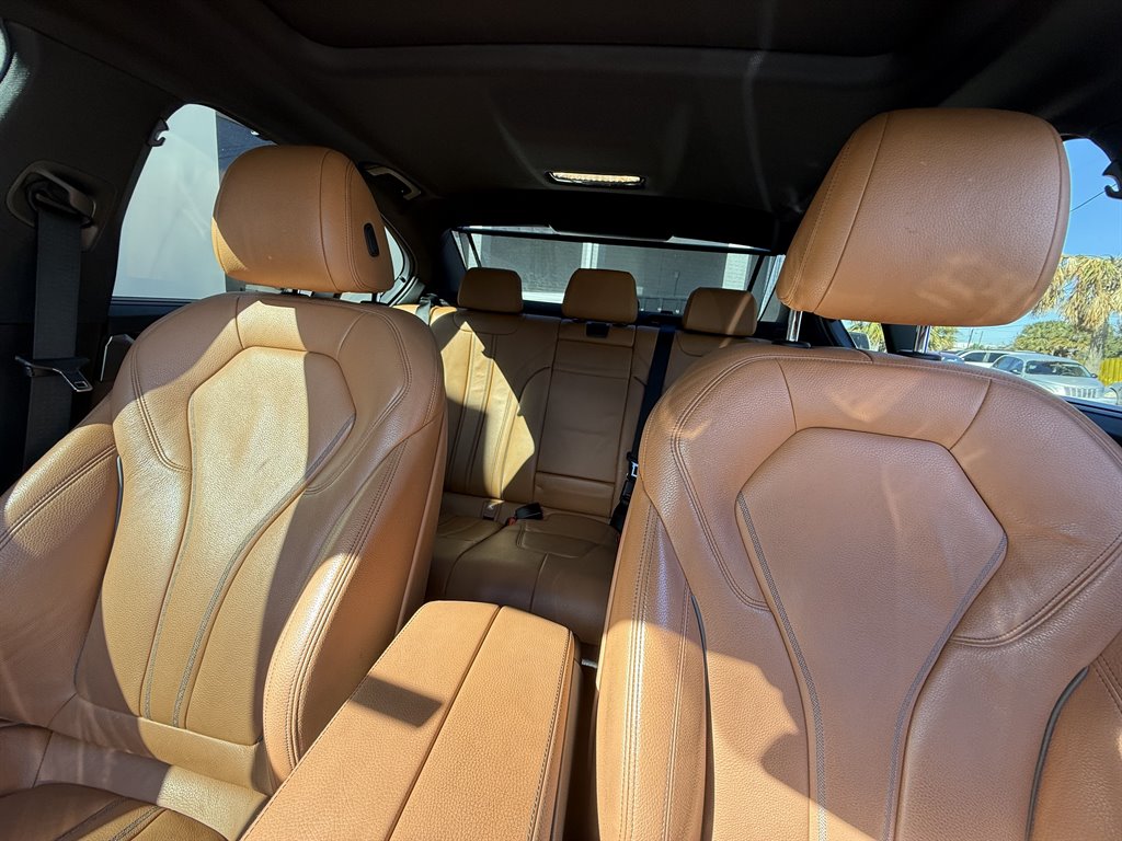 2019 BMW 5-Series 530i photo