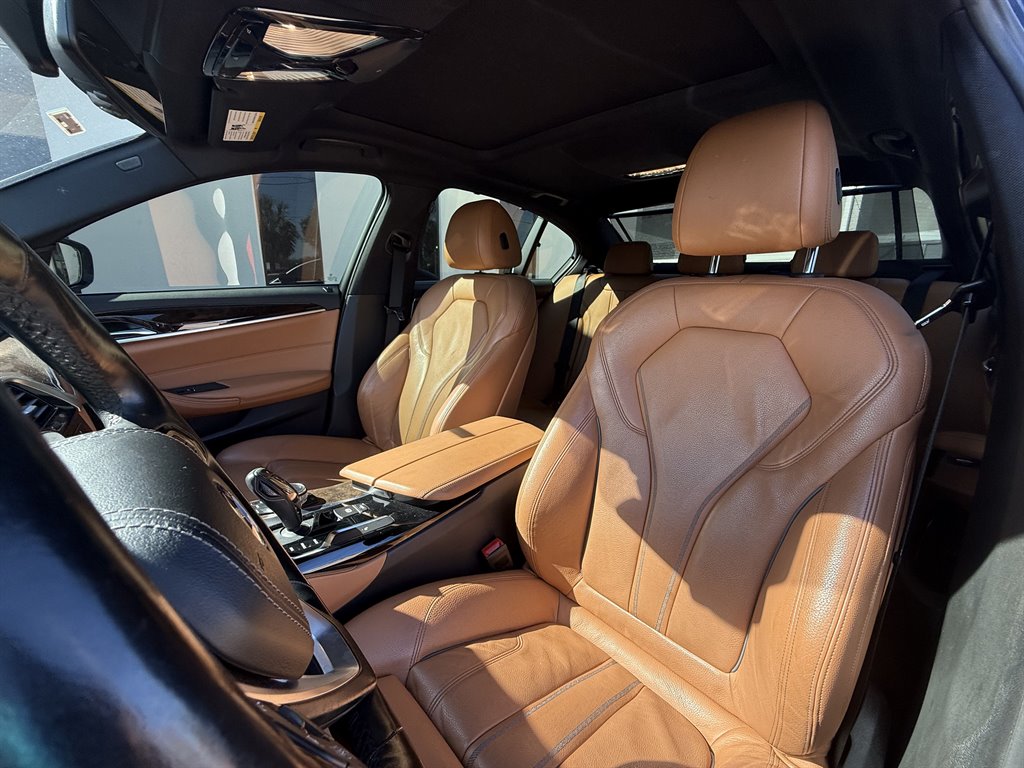 2019 BMW 5-Series 530i photo