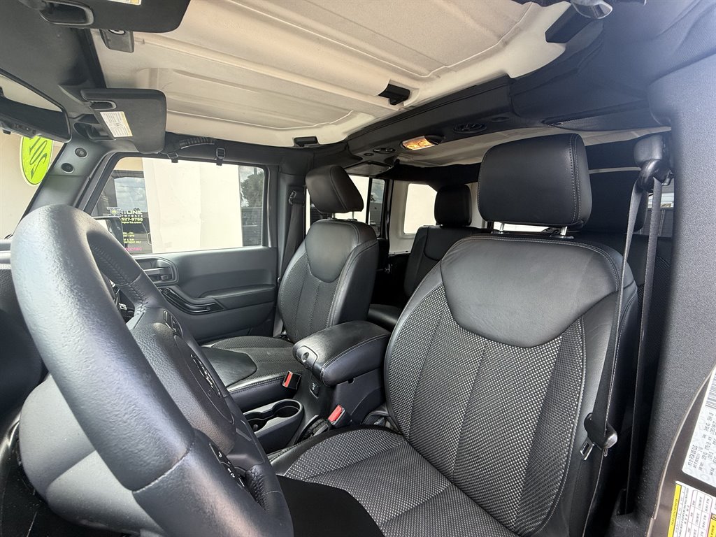 2016 Jeep Wrangler Unlimited Sahara photo