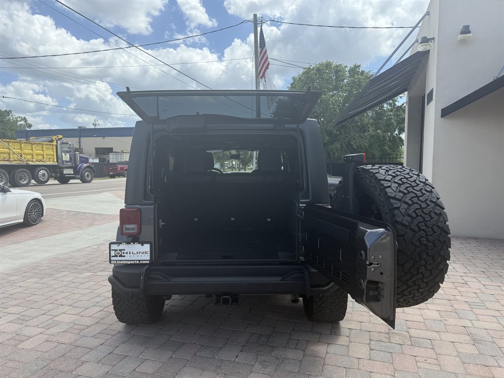 2016 Jeep Wrangler Unlimited Sahara photo