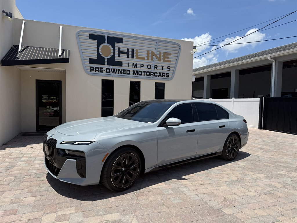 2023 BMW 7-Series 740i photo