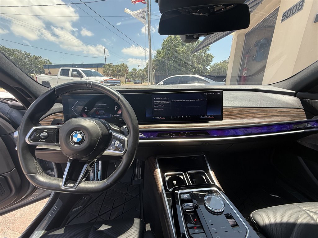 2023 BMW 7-Series 740i photo