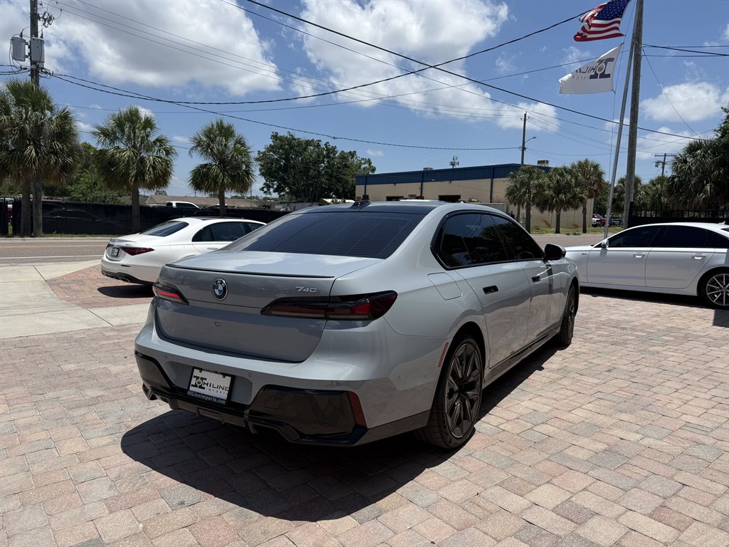 2023 BMW 7-Series 740i photo