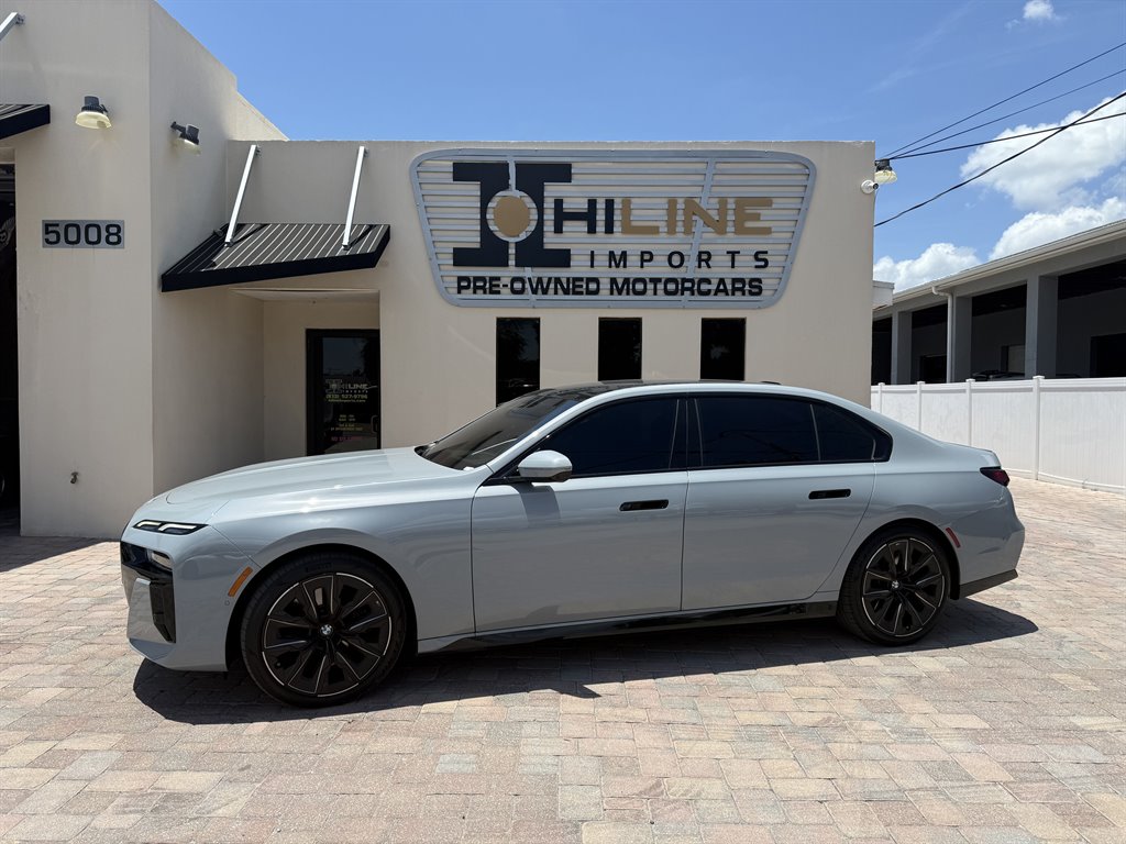 The 2023 BMW 7-Series 740i photos