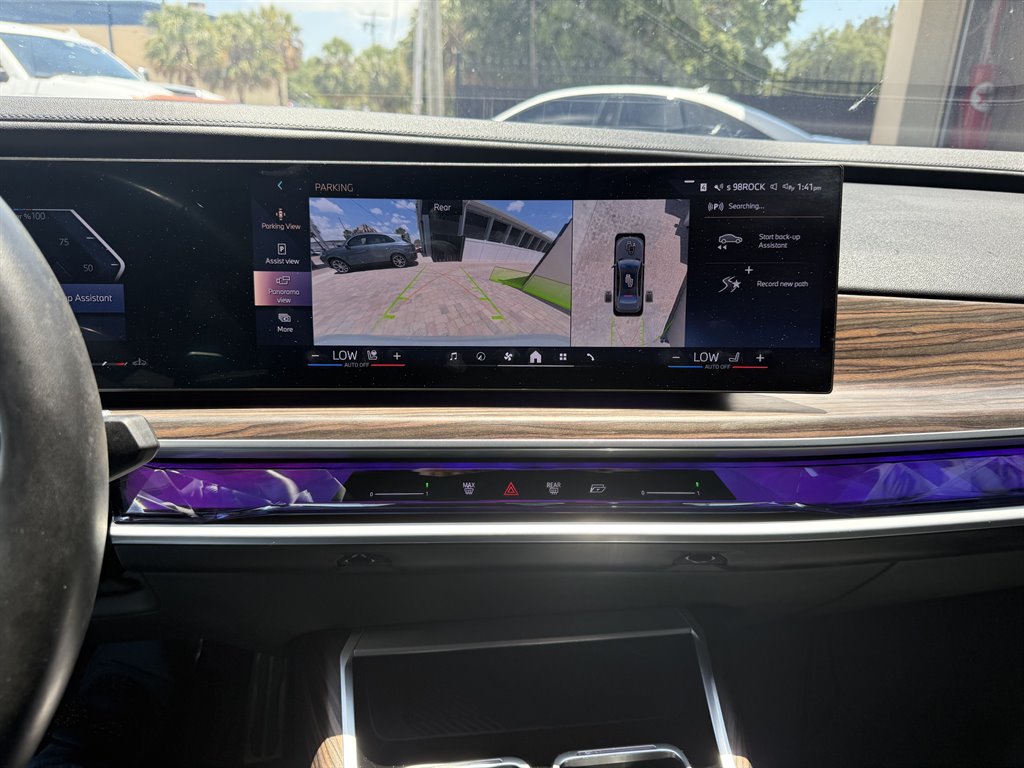 2023 BMW 7-Series 740i photo