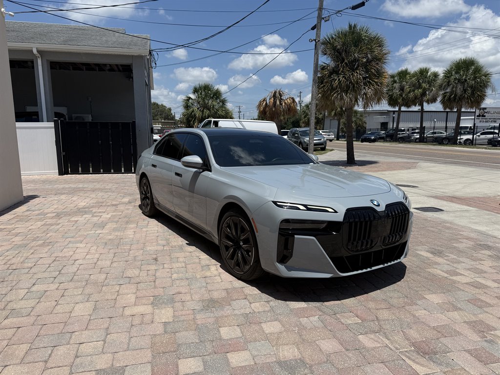 2023 BMW 7-Series 740i photo