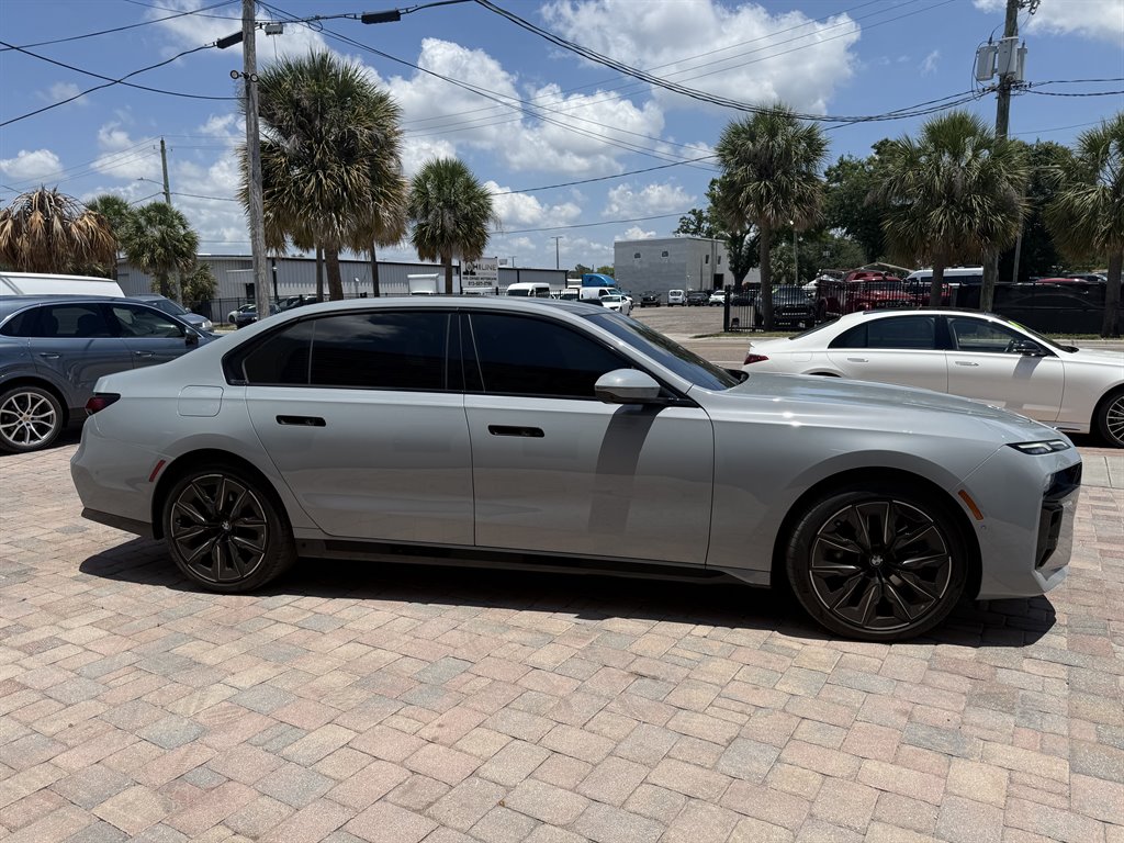 2023 BMW 7-Series 740i photo