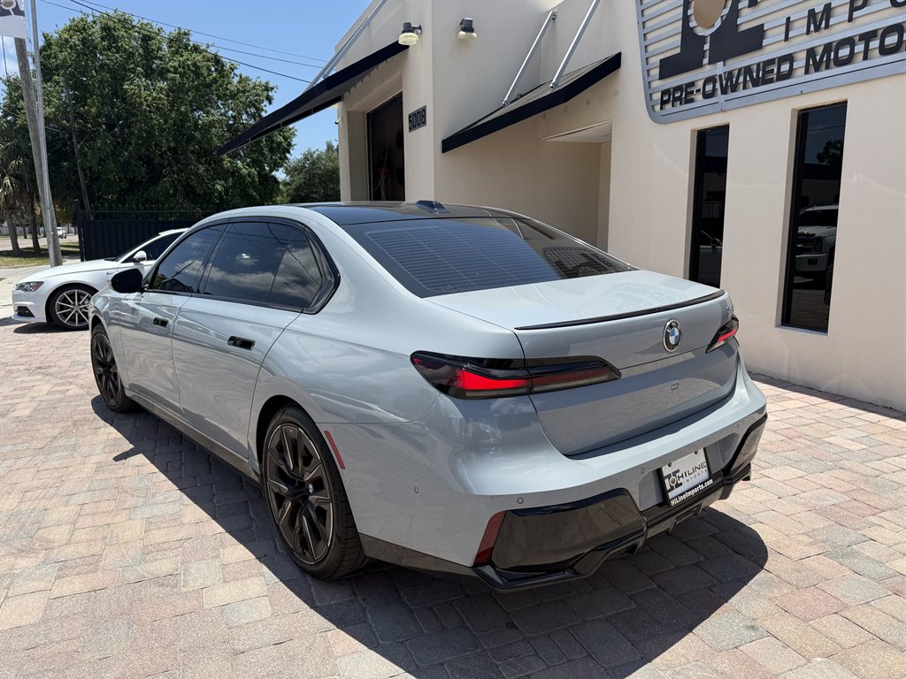2023 BMW 7-Series 740i photo