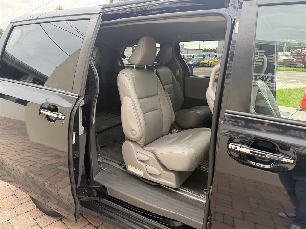 2019 Toyota Sienna - $33,995
