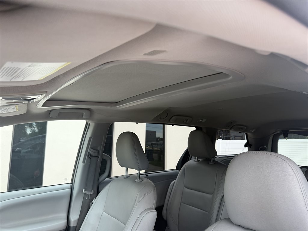 2019 Toyota Sienna - $33,995