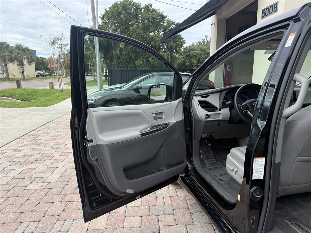 2019 Toyota Sienna - $33,995