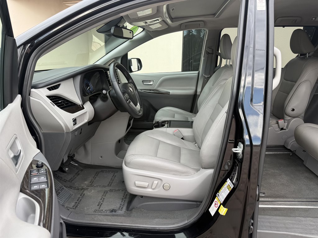2019 Toyota Sienna - $33,995