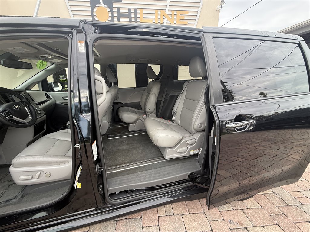 2019 Toyota Sienna - $33,995