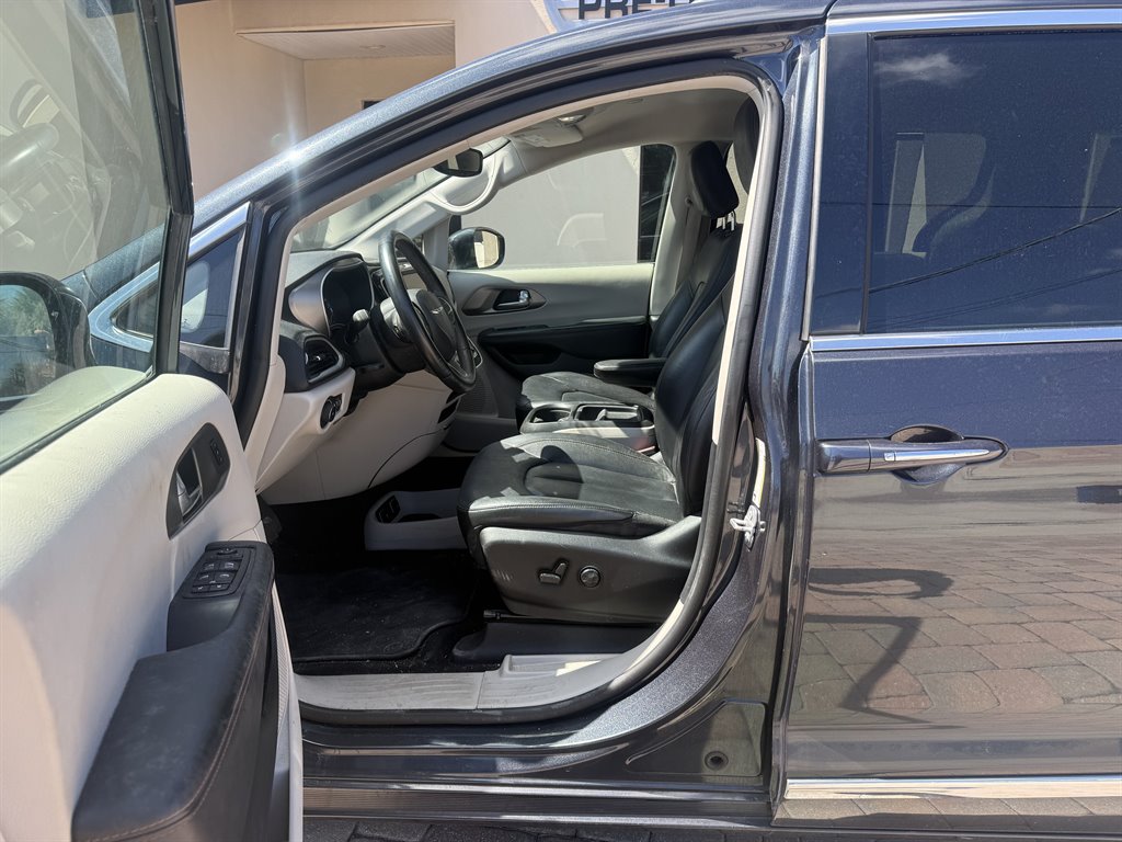 2020 Chrysler Pacifica - $14,970