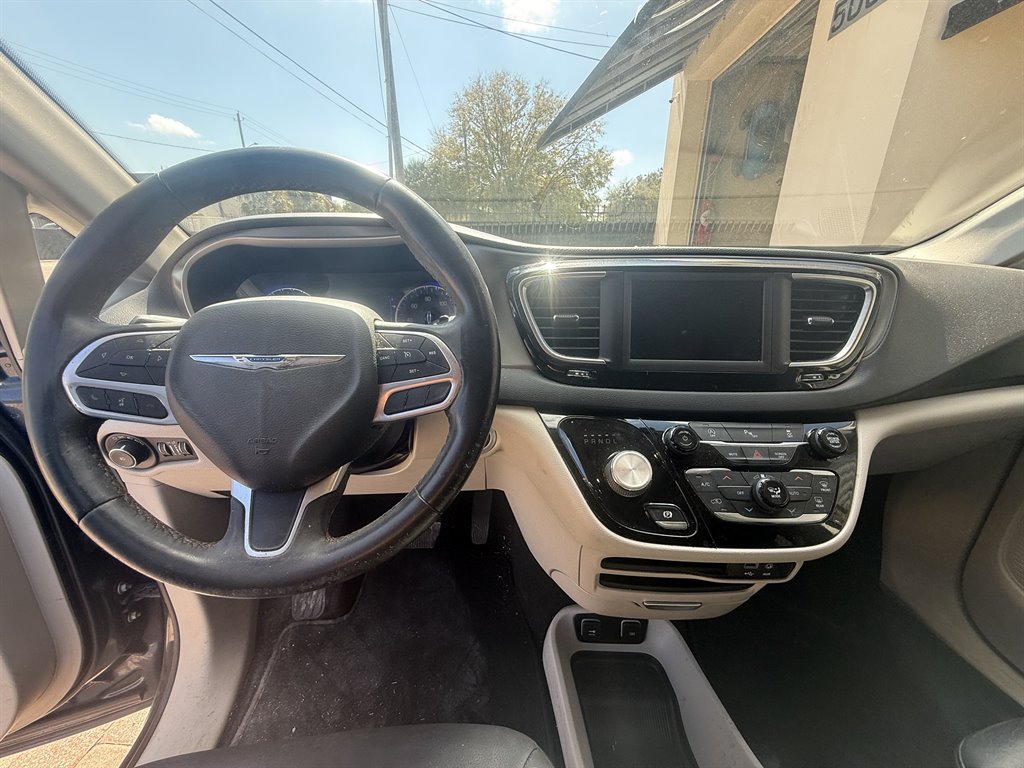 2020 Chrysler Pacifica - $14,970