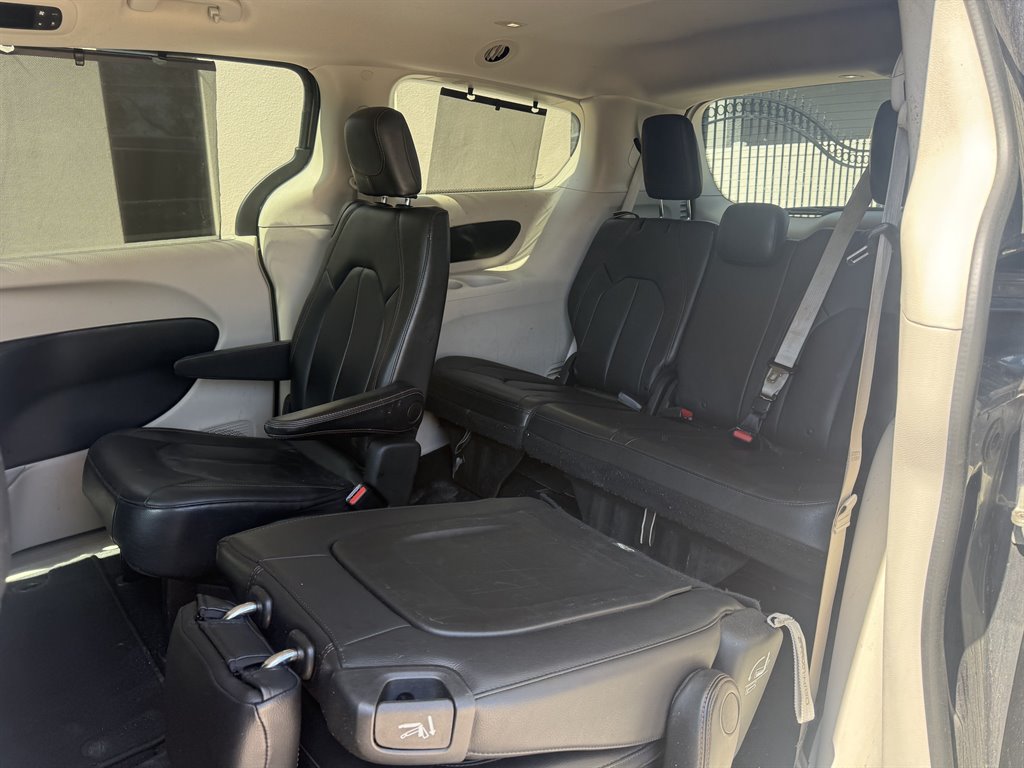 2020 Chrysler Pacifica - $14,970