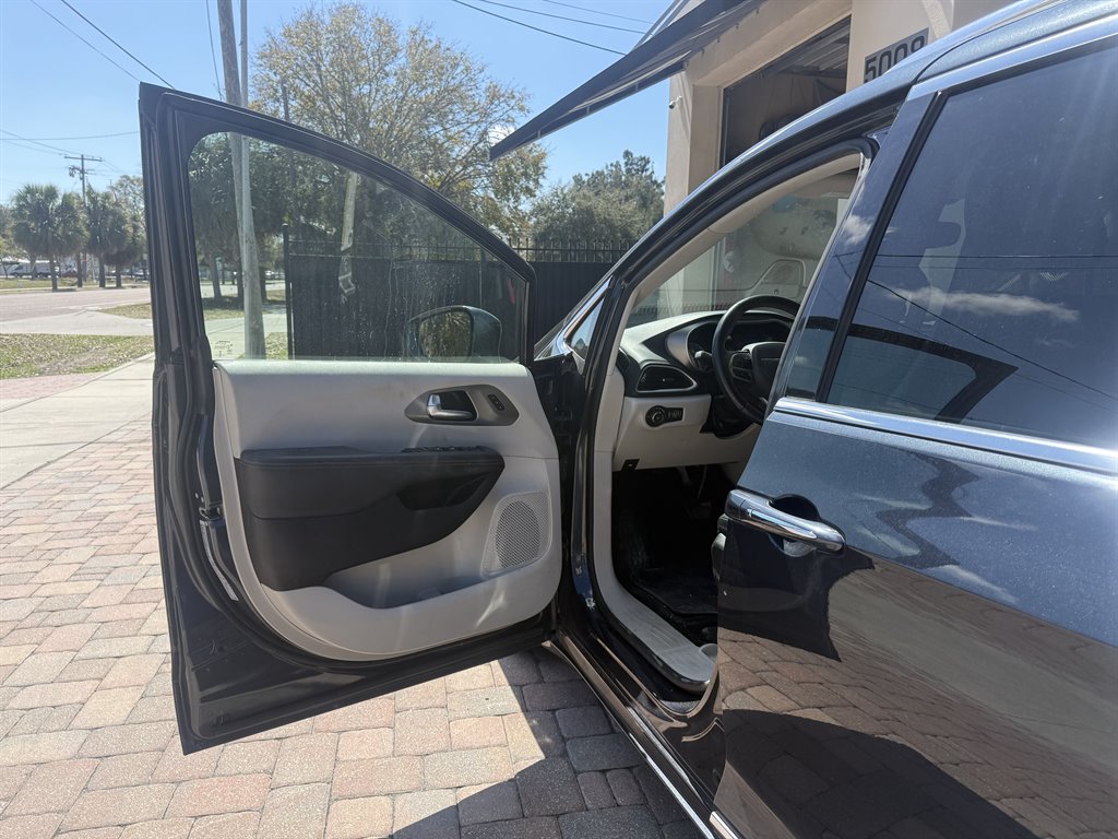 2020 Chrysler Pacifica - $14,970