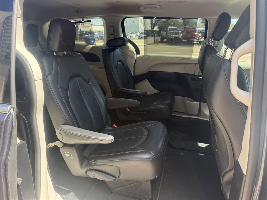 2020 Chrysler Pacifica - $14,970