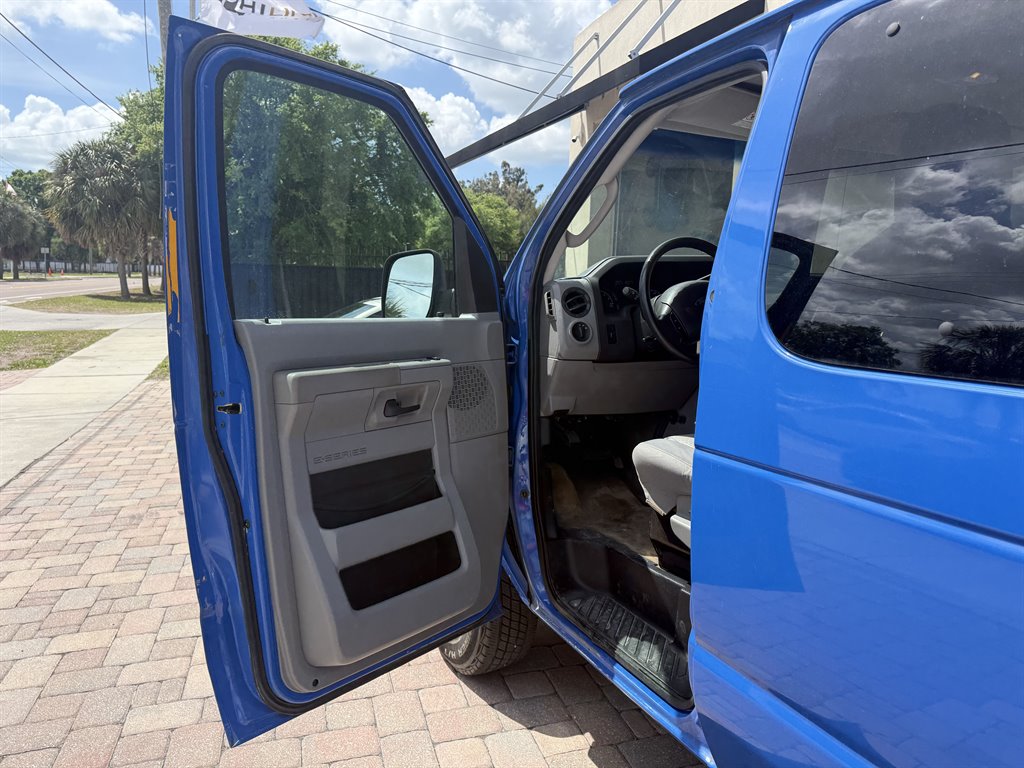 2011 Ford E-350 - $10,665