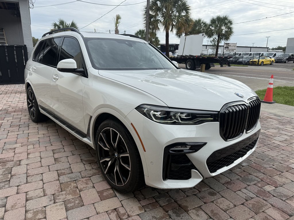 2022 BMW X7 - $49,970