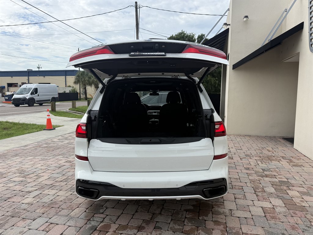 2022 BMW X7 - $49,970