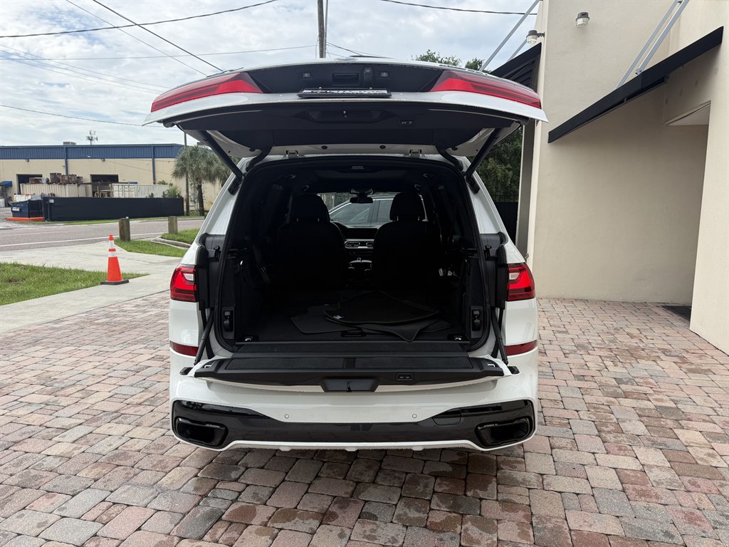 2022 BMW X7 - $49,970