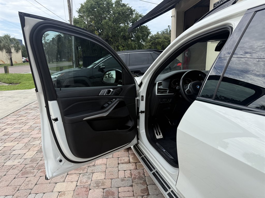 2022 BMW X7 - $49,970