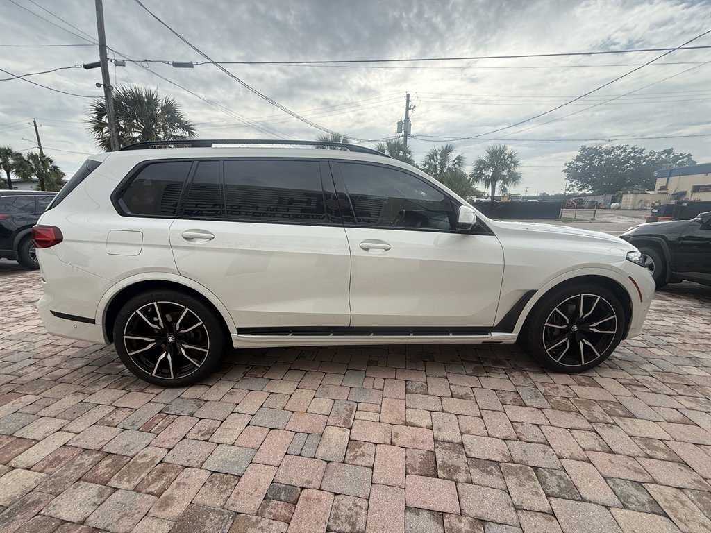 2022 BMW X7 - $49,970