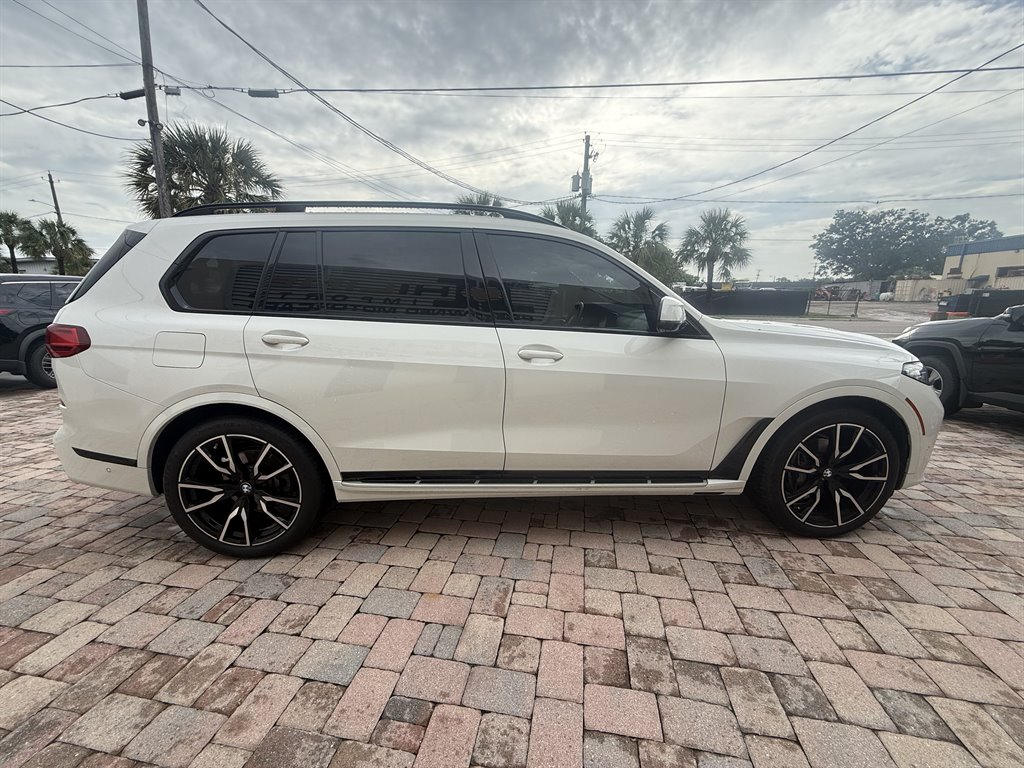 2022 BMW X7 - $42,970