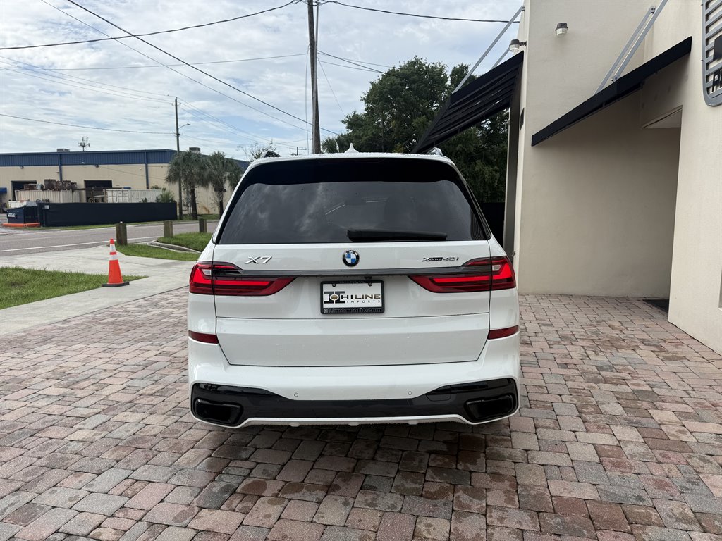 2022 BMW X7 - $42,970