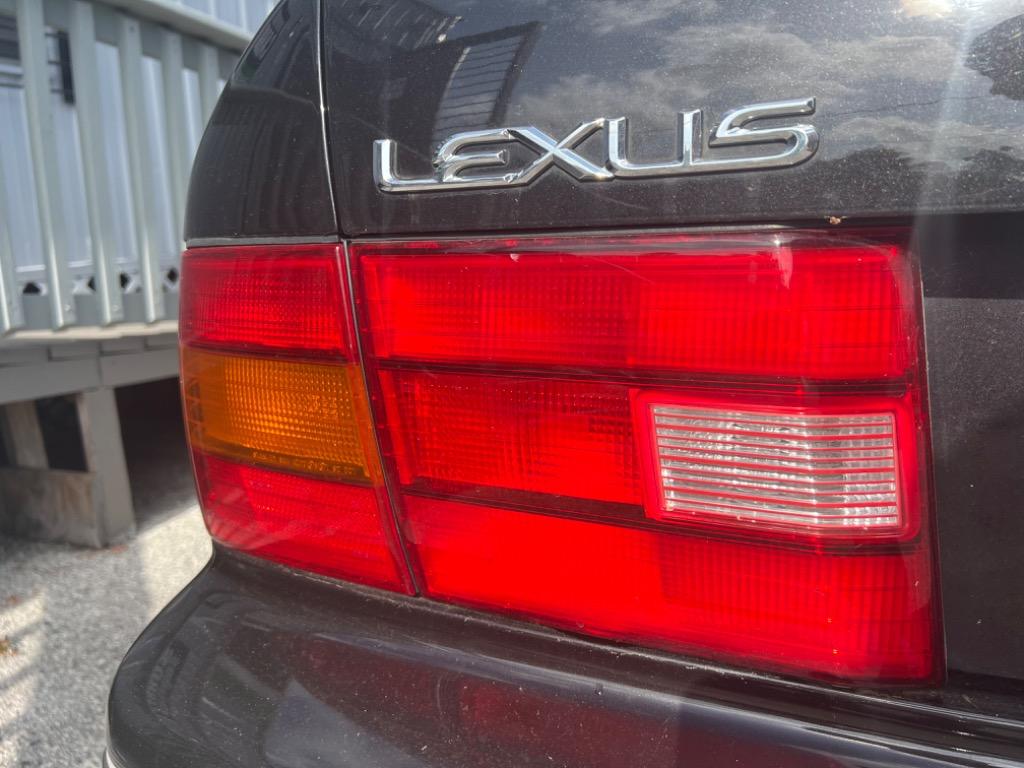 1995 Lexus LS 400 photo