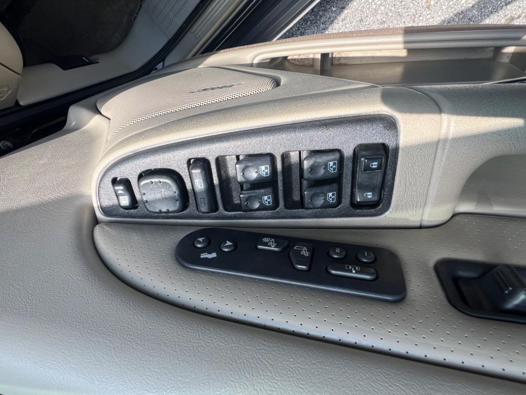 2003 Cadillac Escalade photo