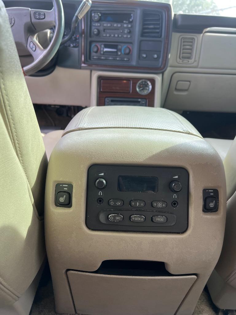 2003 Cadillac Escalade photo