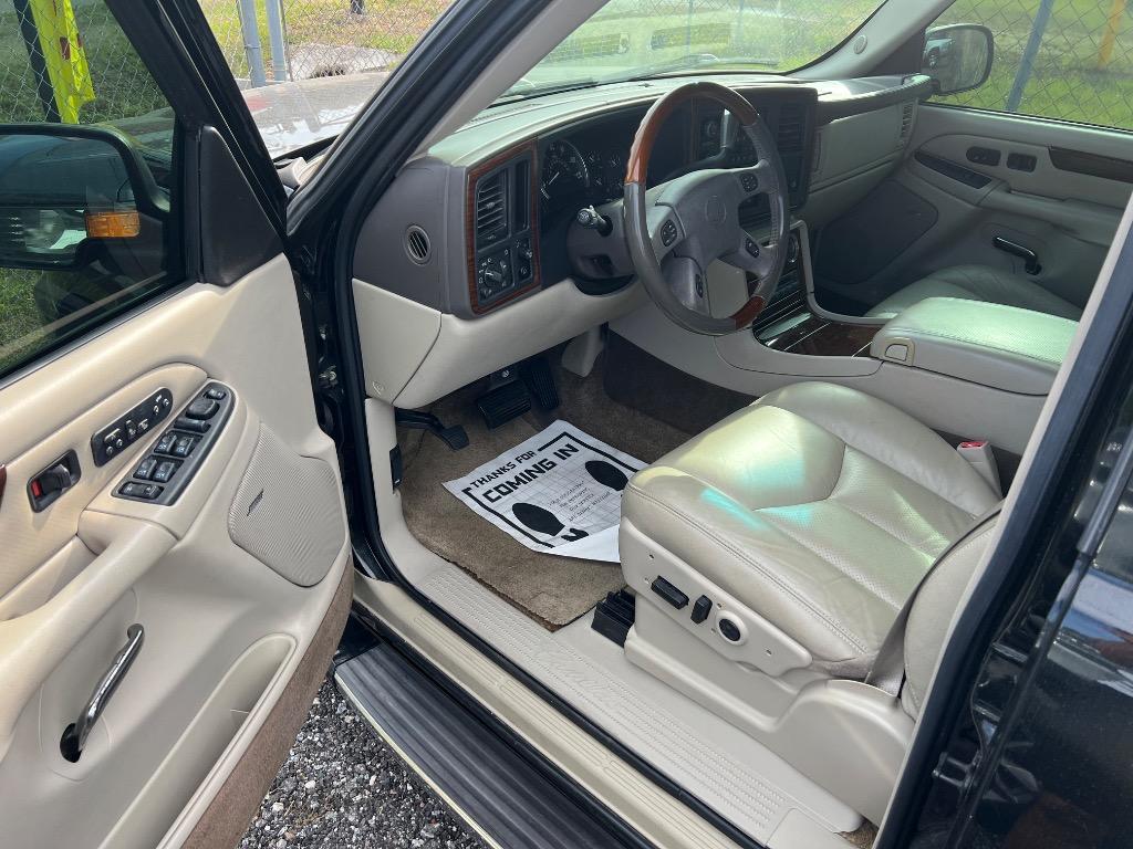 2003 Cadillac Escalade photo