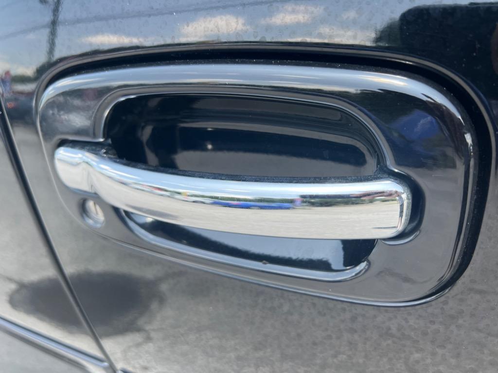 2003 Cadillac Escalade photo