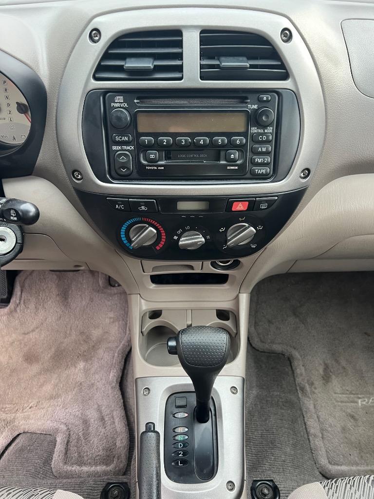 2002 Toyota RAV4 photo