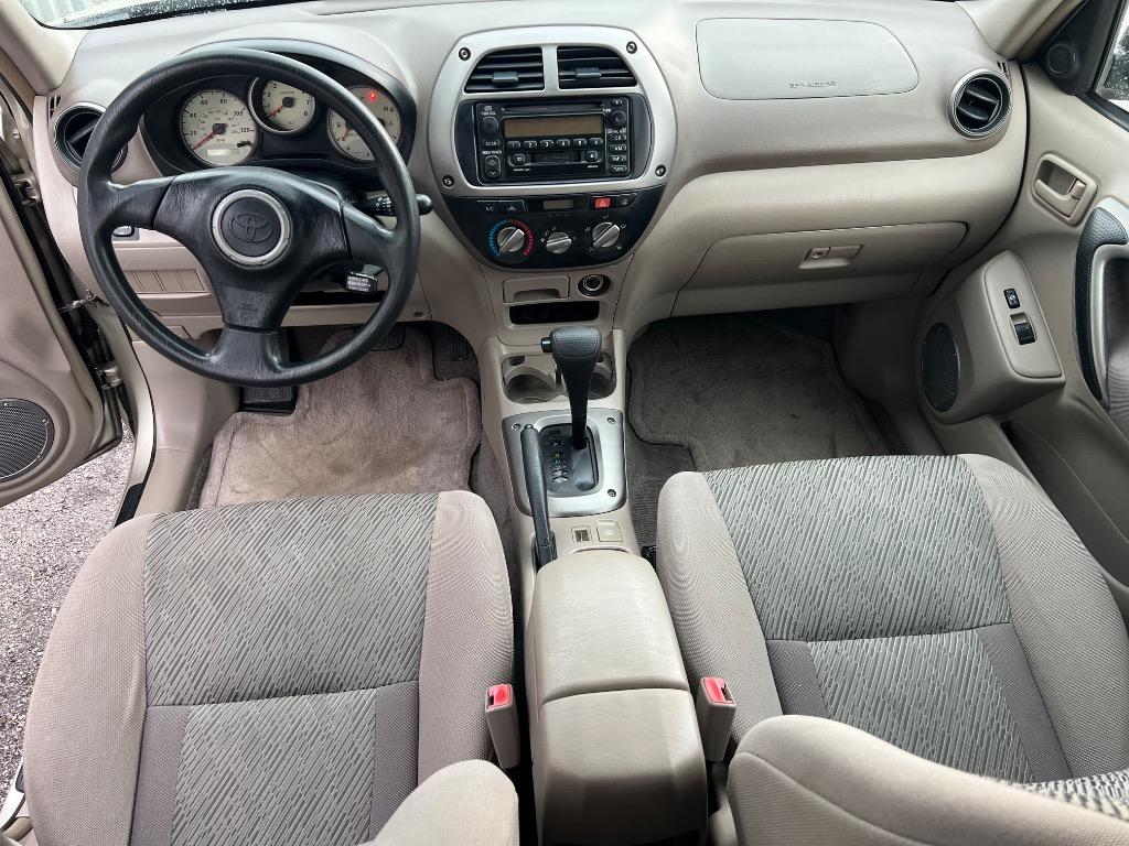 2002 Toyota RAV4 photo