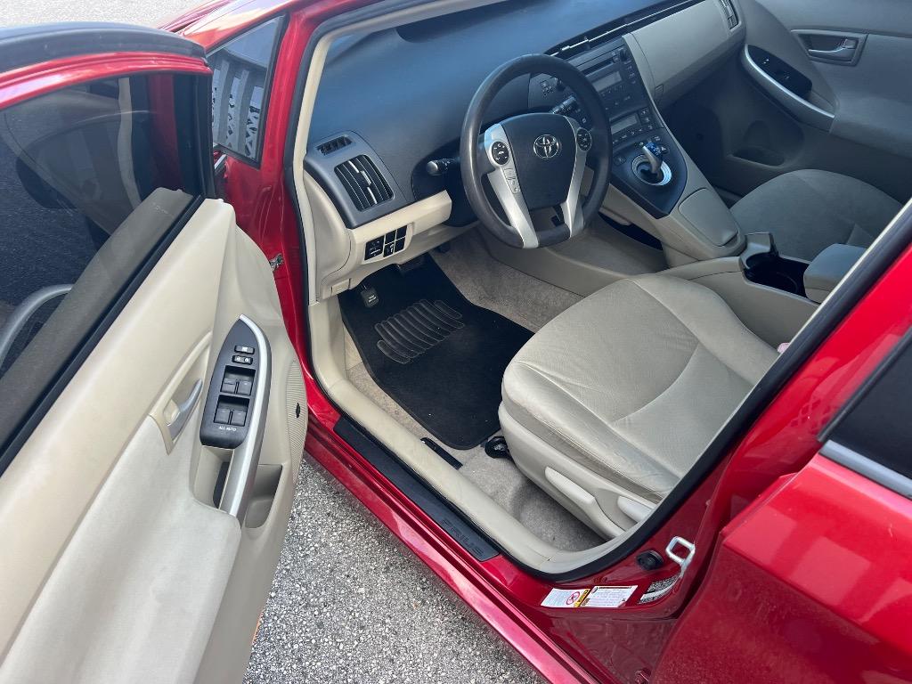 2010 Toyota Prius - $7,900